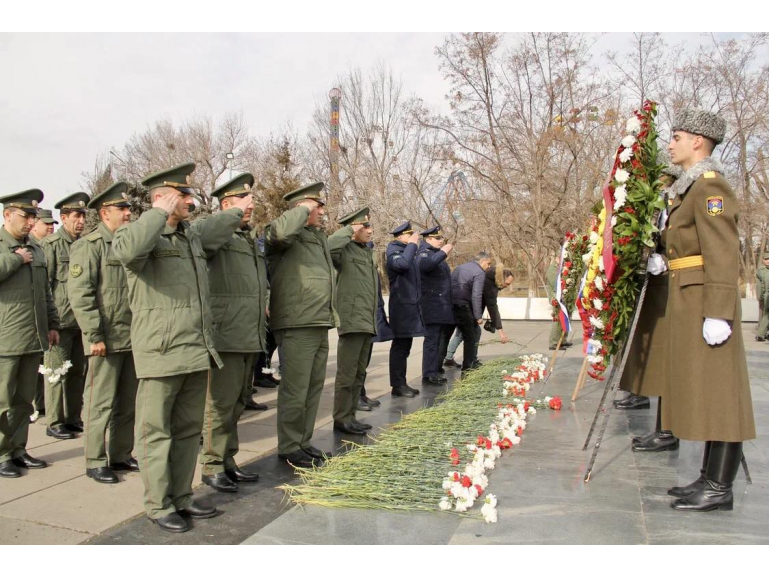 О церемонии возложения цветов к Вечному огню у монумента «Мать Армения»