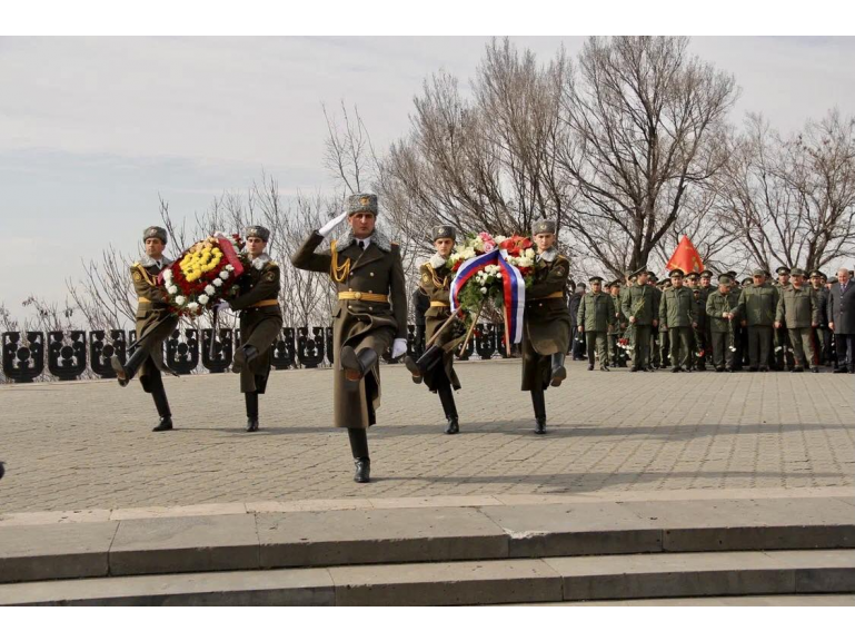 О церемонии возложения цветов к Вечному огню у монумента «Мать Армения»