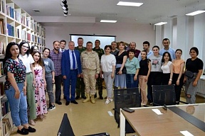 3 июня с.г. Посол России в Армении С.П.Копыркин, Военный и Военно-воздушный атташе при Посольстве В.А.Косов и заместитель начальника Пограничного управления ФСБ России в Армении И.В.Толмачев встретились с представителями совета по делам молодежи