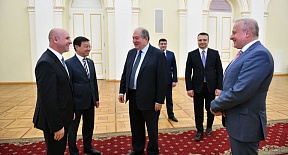 В честь пятилетия подписания договора об учреждении Евразийского экономического союза Президент Армении пообедал с Послами стран ЕАЭС