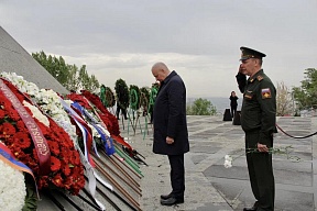 Об участии Посла России в Армении в церемонии возложения цветов в мемориальном комплексе «Цицернакаберд»