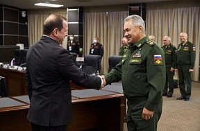 Министр обороны России С.К.Шойгу и Министр обороны Армении Д.Э.Тоноян обсудили оперативную ситуацию в Нагорном Карабахе, а также текущие вопросы, связанные с пребыванием там российских миротворцев