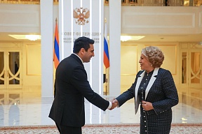 10 октября Председатель Совета Федерации Валентина Матвиенко провела встречу с Председателем Национального Собрания Республики Армения Аленом Симоняном