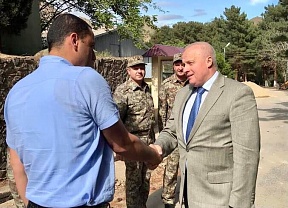 25 мая с.г. в рамках рабочей поездки в Сюникский марз Чрезвычайный и Полномочный Посол России в Армении С.П.Копыркин встретился с мэром г.Мегри Б.С.Закаряном