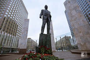 Открытие памятника Е.М.Примакову в сквере на Смоленской площади Открытие памятника Е.М.Примакову в сквере на Смоленской площади