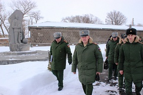 Делегация Общественного совета при Минобороны России посетила российскую военную базу в Гюмри Делегация Общественного совета при Минобороны России посетила российскую военную базу в Гюмри