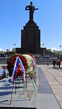 9 мая с.г. в Парке Победы в Ереване состоялась торжественная церемония возложения венков и цветов к Вечному огню по случаю  79-ой годовщины Победы в Великой Отечественной войне