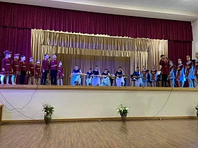 По приглашению Католикоса всех армян Гарегина II в субботу посетили с супругой находящийся в г.Аштарак молодежный центр, действующий под патронажем Армянской апостольской церкви