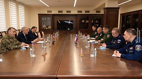 Այսօր Հայաստան է ժամանել Ռուսաստանի Դաշնության զինված ուժերի պատվիրակությունը՝ ռուս-հայկական երկկողմ ռազմական համագործակցության բոլոր ուղղություններով շտաբային բանակցությունների մասնակցելու նպատակով։ Պատվիրակությունը գլխավորում է ՌԴ ԶՈւ գլխավոր շտաբի պետի
