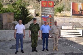 3 июня с.г. в рамках поездки по Сюникскому марзу Чрезвычайный и Полномочный Посол России в Армении С.П.Копыркин посетил Мегринский пограничный отряд Пограничного управления ФСБ России в Армении