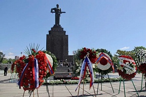 9 мая с.г. в Парке Победы в Ереване состоялась торжественная церемония возложения венков и цветов к Вечному огню по случаю 77-ой годовщины Победы в Великой Отечественной войне