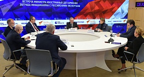 Министр иностранных дел Армении Зограб Мнацаканян провел закрытое обсуждение-встречу с российскими экспертами и политологами в офисе агентства РИА Новости