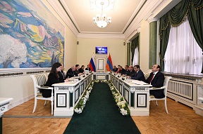  Հայկական կողմի հրավերով Երևան կատարած այցի ընթացքում Ռուսաստանի Դաշնության գլխավոր դատախազ Իգոր Կրասնովը հանդիպել է Հայաստանի Հանրապետության գլխավոր դատախազ Արթուր Դավթյանին